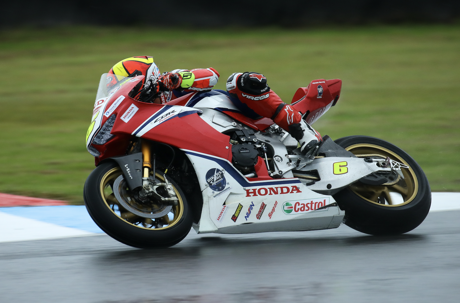 Farmer suffers double leg fracture after front row qualifying effort